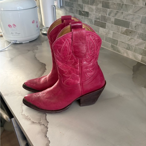 Idyllwind Pink Ankle Boots - Picture 2 of 6
